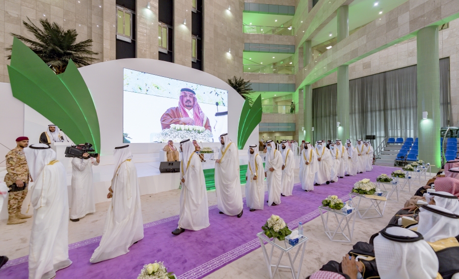  برعاية وتشريف صاحب السمو الملكي أمير منطقة الرياض  الجامعة تحتفلُ بتخريج الدفعة الثالثة عشرة من طلابها 