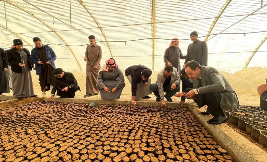 أعضاء هيئة التدريس وطلاب كلية الهندسة يشاركون في صيانة ممشى طريق الملك فهد بحوطة سدير